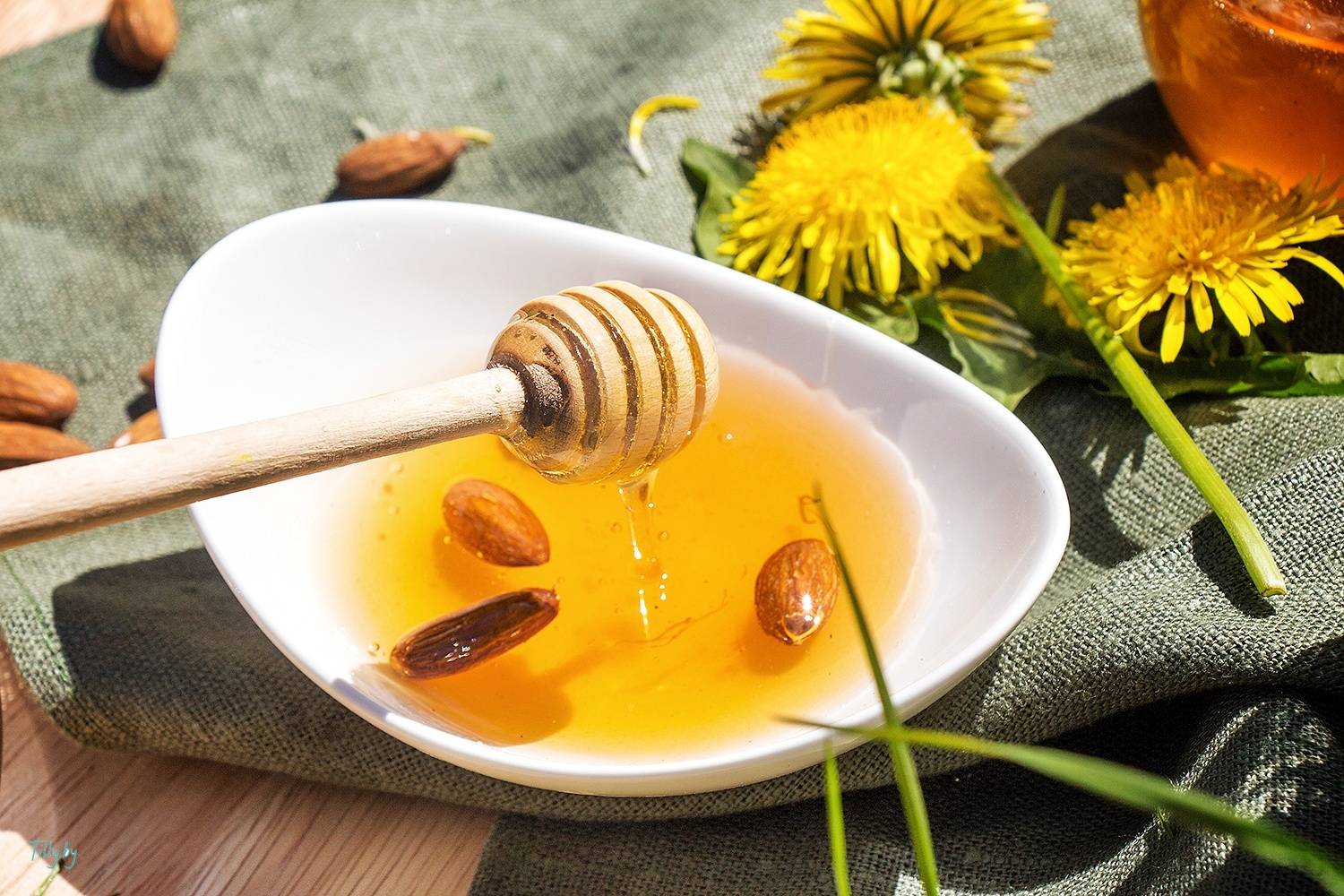 Приготовление уникального мёда из одуванчиков: рецепты. чем полезен мёд из одуванчиков: показания и противопоказания снадобья